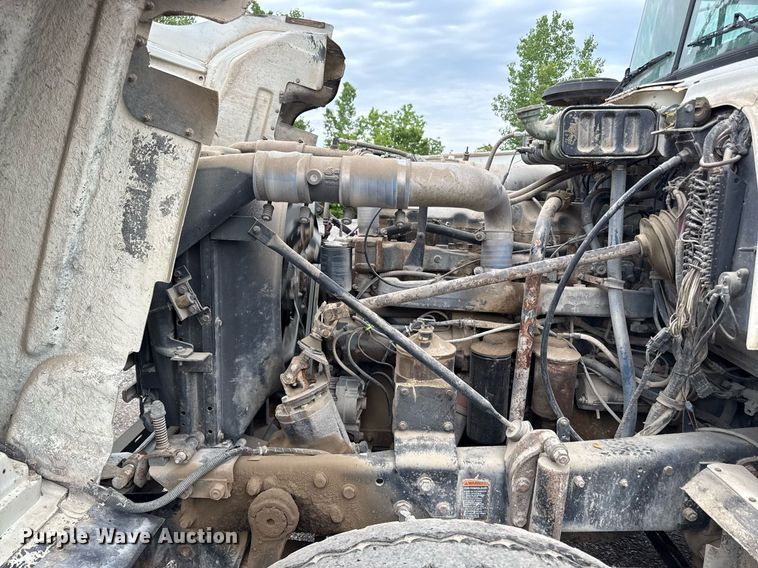 image for item DZ4196 1995 Mack RD6885 dump truck