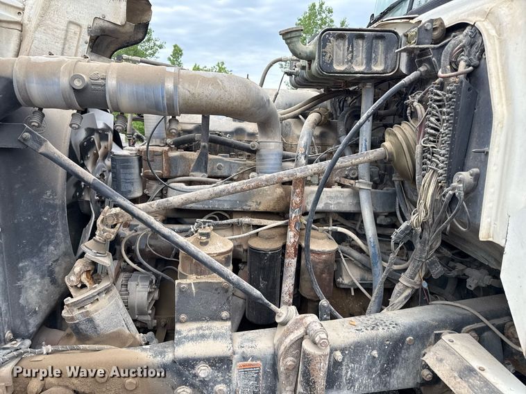 image for item DZ4196 1995 Mack RD6885 dump truck