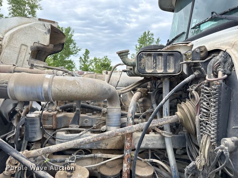 image for item DZ4196 1995 Mack RD6885 dump truck