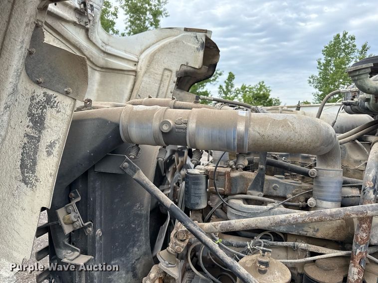 image for item DZ4196 1995 Mack RD6885 dump truck