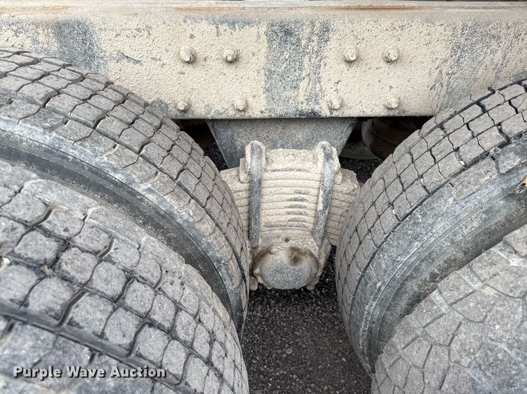 image for item DZ4196 1995 Mack RD6885 dump truck