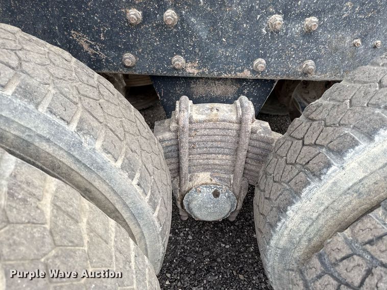 image for item DZ4196 1995 Mack RD6885 dump truck