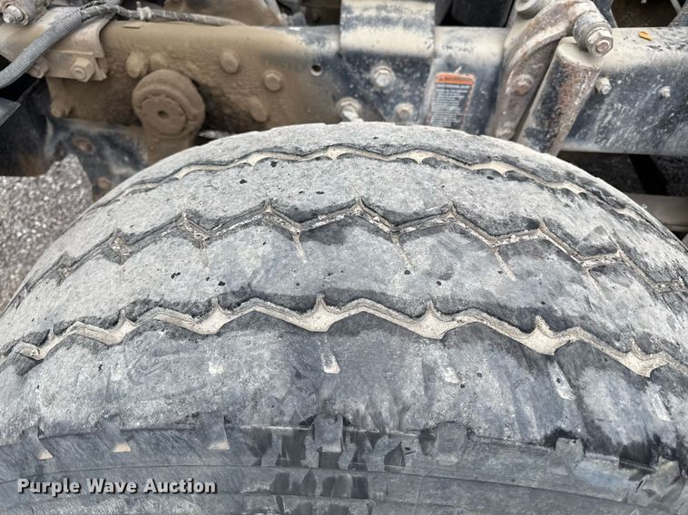 image for item DZ4196 1995 Mack RD6885 dump truck