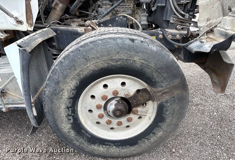 image for item DZ4196 1995 Mack RD6885 dump truck