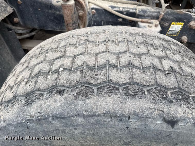 image for item DZ4196 1995 Mack RD6885 dump truck