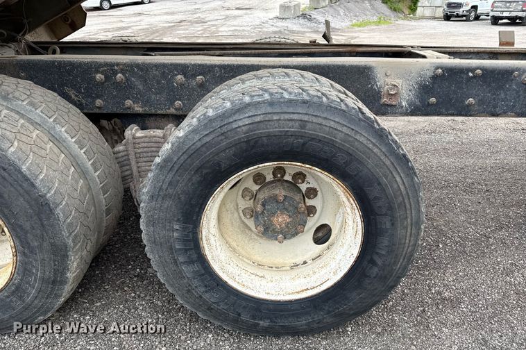 image for item DZ4196 1995 Mack RD6885 dump truck