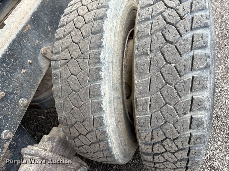 image for item DZ4196 1995 Mack RD6885 dump truck