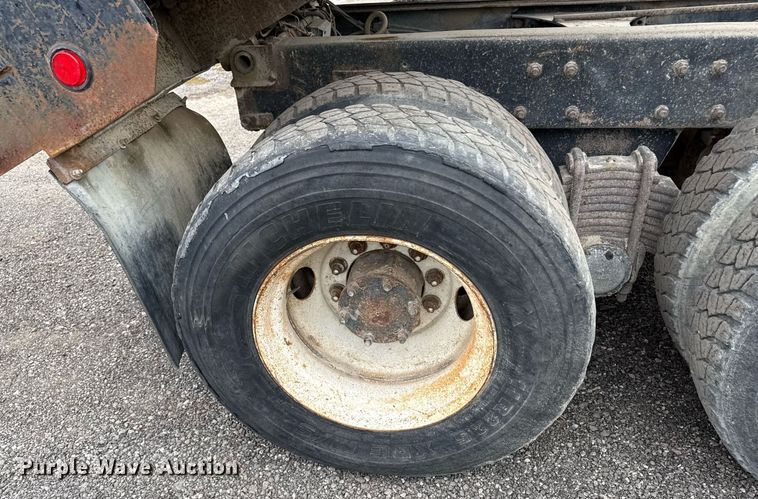 image for item DZ4196 1995 Mack RD6885 dump truck