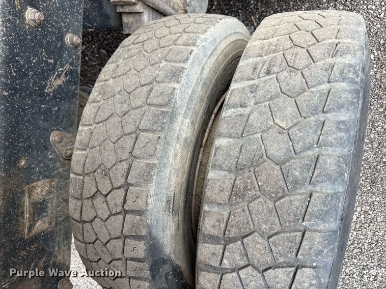 image for item DZ4196 1995 Mack RD6885 dump truck