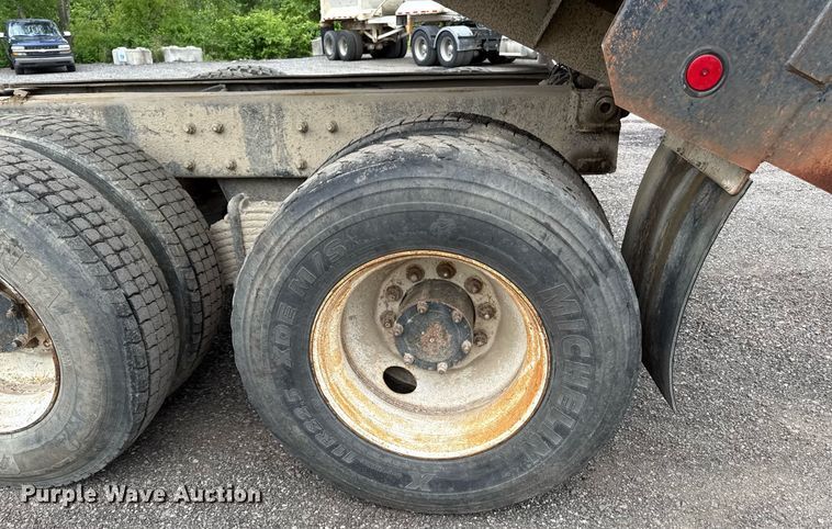 image for item DZ4196 1995 Mack RD6885 dump truck