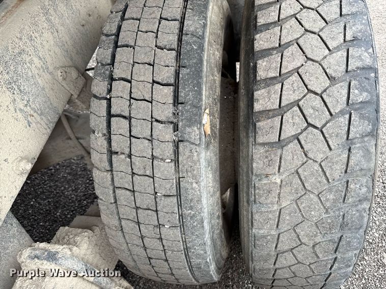 image for item DZ4196 1995 Mack RD6885 dump truck