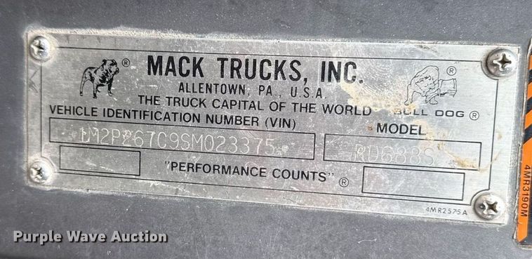 image for item DZ4196 1995 Mack RD6885 dump truck