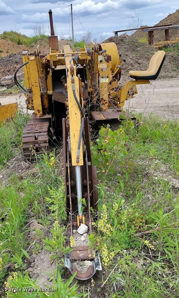 image for item EA2454 Vermeer T400B trencher