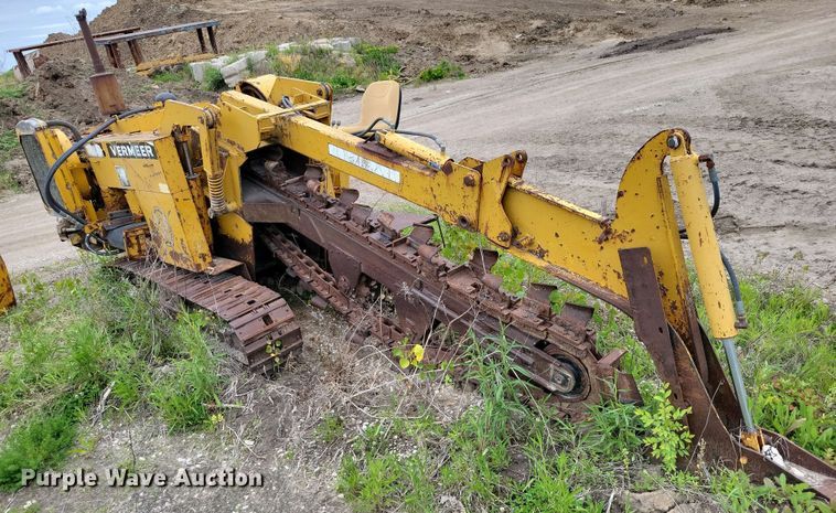 image for item EA2454 Vermeer T400B trencher