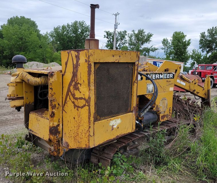 image for item EA2454 Vermeer T400B trencher