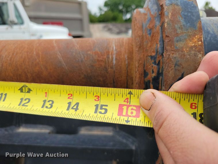 image for item EA2455 2018 KBI Viper Metal VPH 3-1700 excavator screening bucket