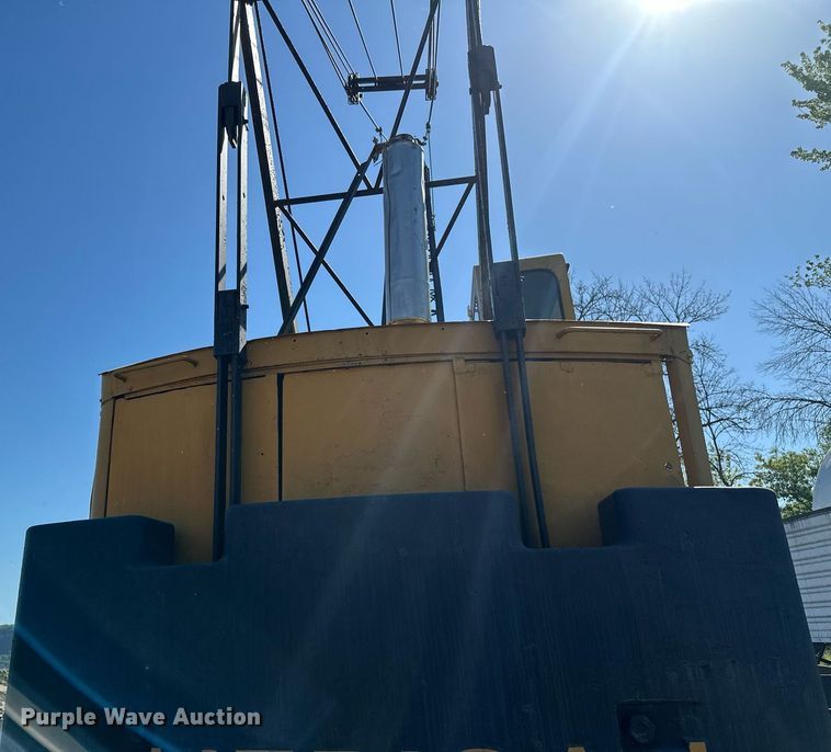 image for item EB2556 1964 American 7150 crane