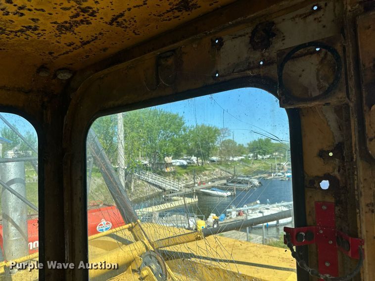 image for item EB2556 1964 American 7150 crane