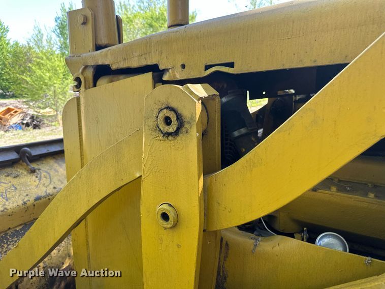 image for item EB2557 Caterpillar track loader