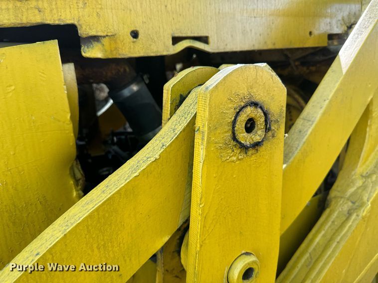 image for item EB2557 Caterpillar track loader