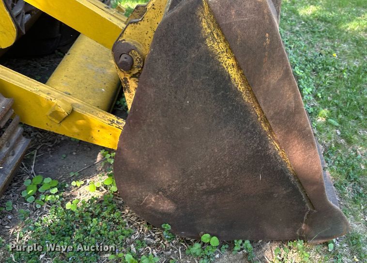 image for item EB2557 Caterpillar track loader