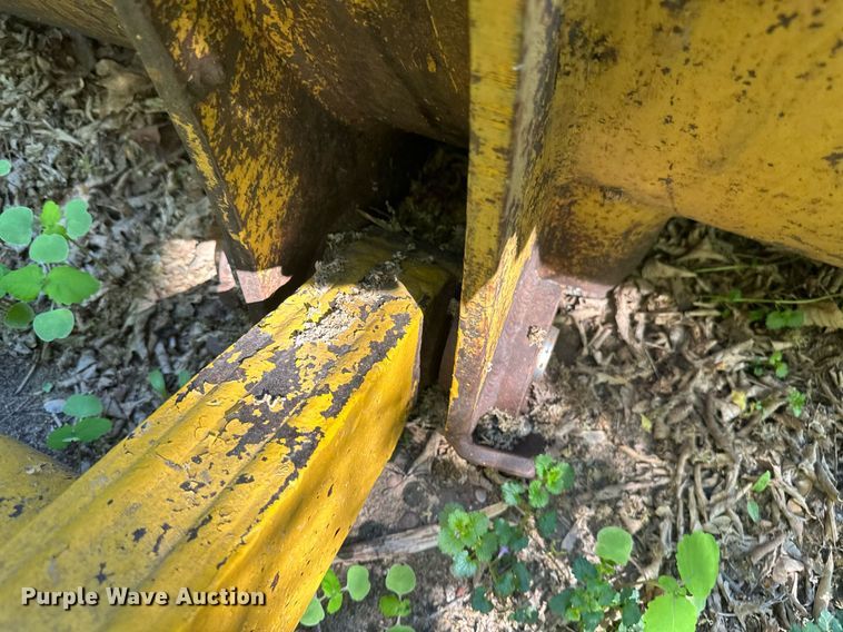 image for item EB2557 Caterpillar track loader