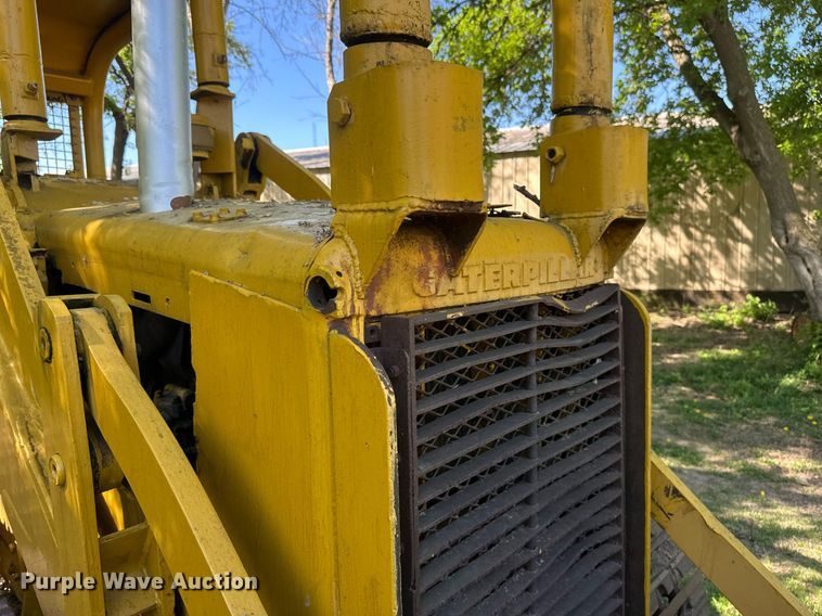 image for item EB2557 Caterpillar track loader