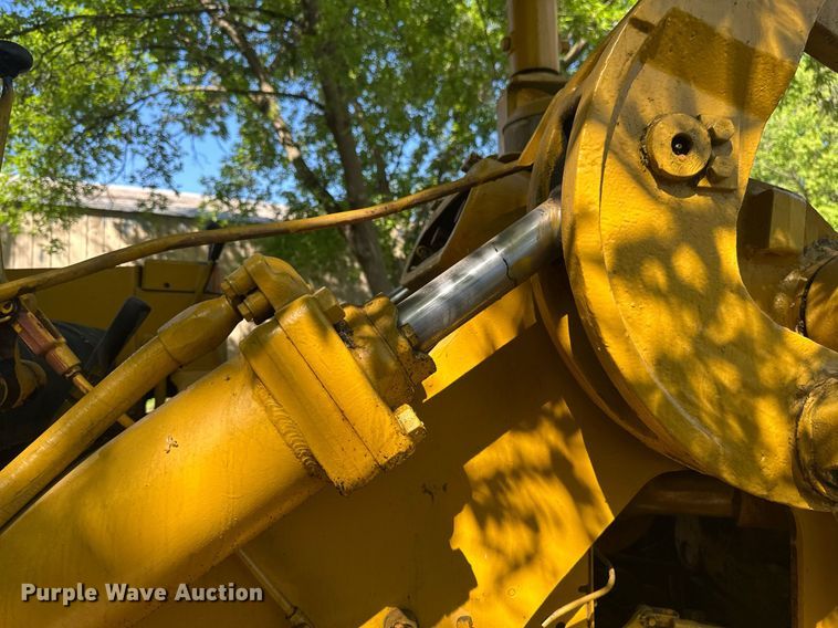 image for item EB2557 Caterpillar track loader