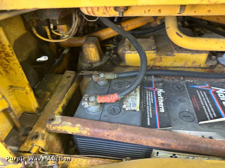 image for item EB2557 Caterpillar track loader