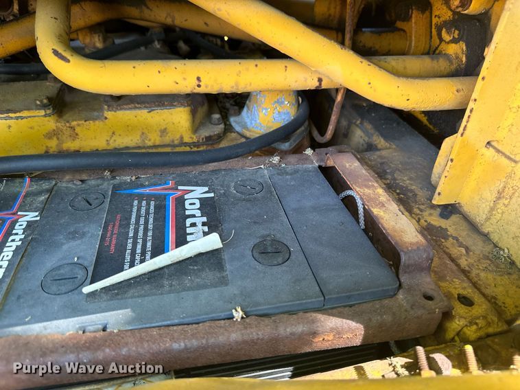 image for item EB2557 Caterpillar track loader