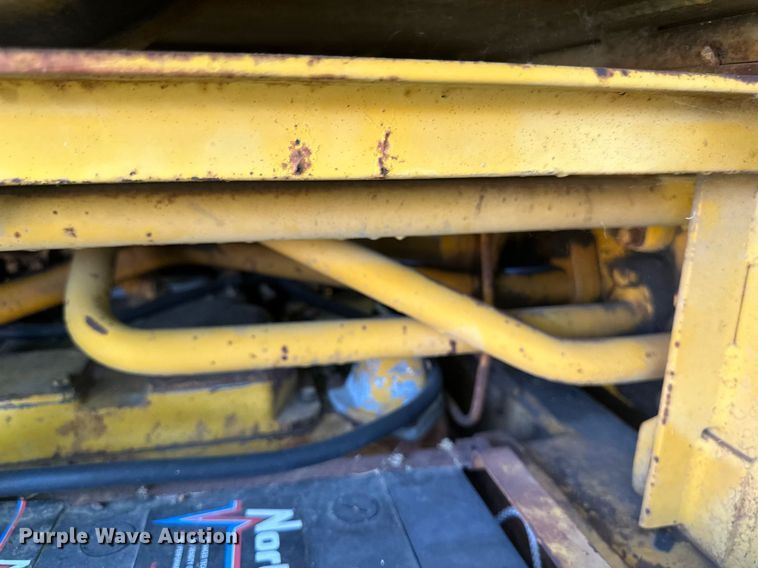 image for item EB2557 Caterpillar track loader