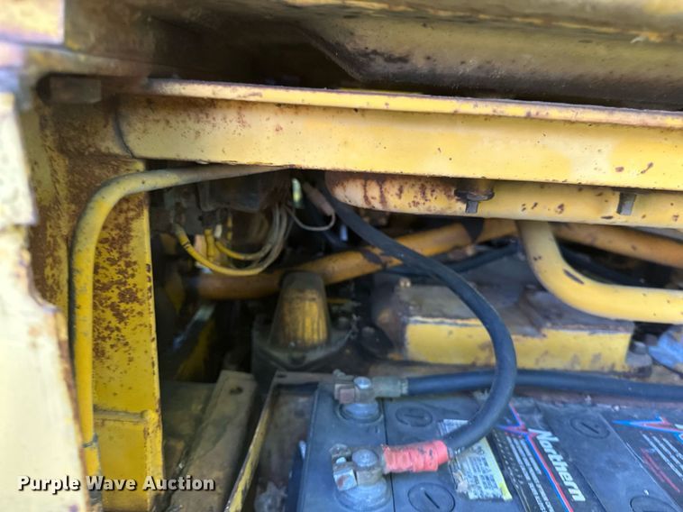 image for item EB2557 Caterpillar track loader