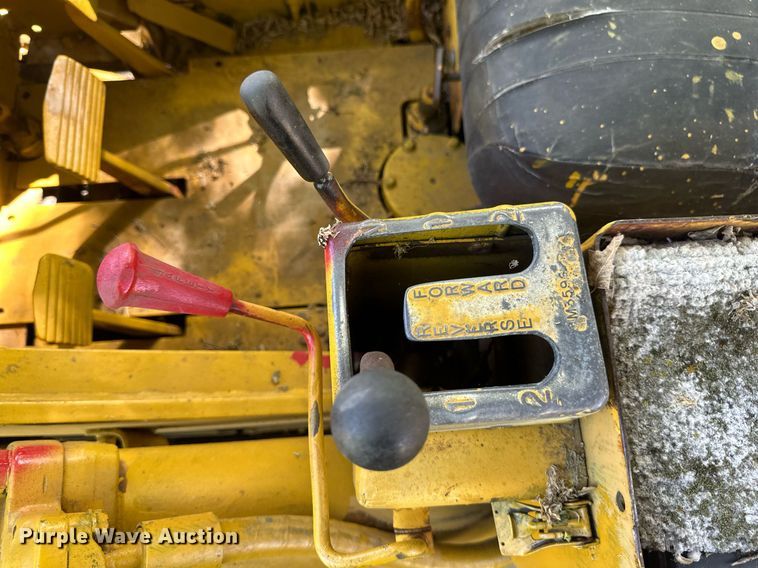 image for item EB2557 Caterpillar track loader