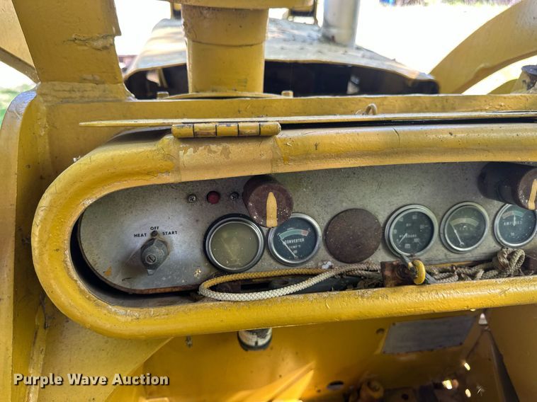 image for item EB2557 Caterpillar track loader