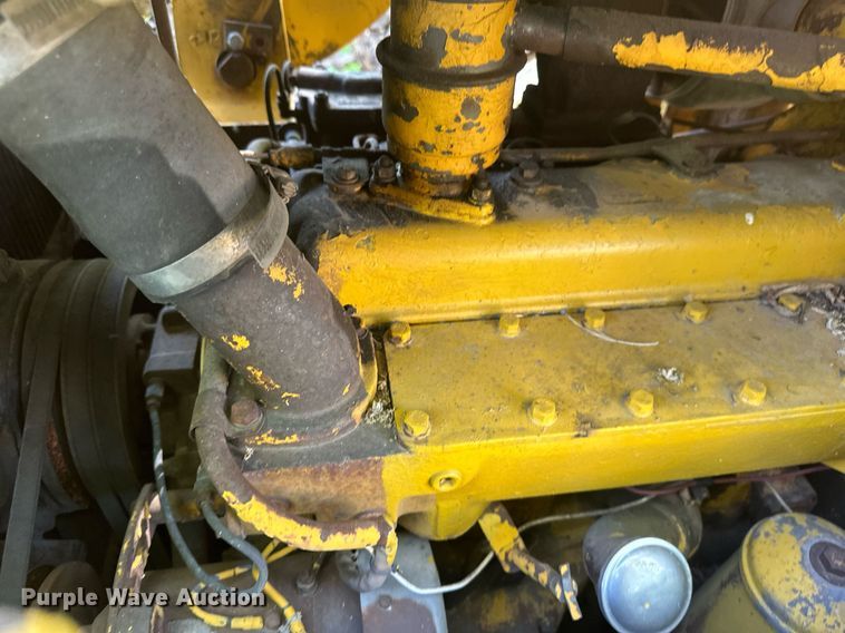 image for item EB2557 Caterpillar track loader