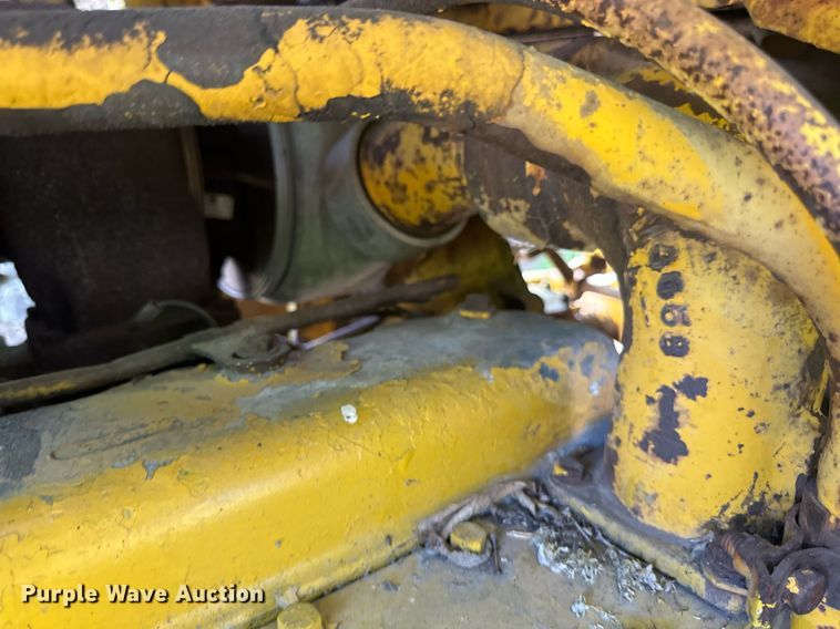 image for item EB2557 Caterpillar track loader