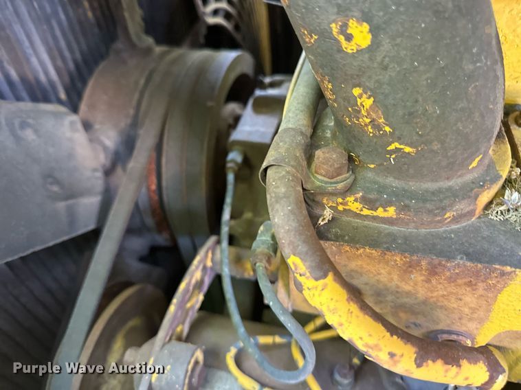 image for item EB2557 Caterpillar track loader