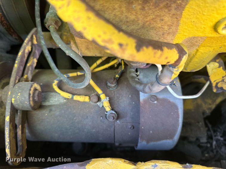 image for item EB2557 Caterpillar track loader