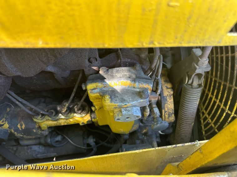 image for item EB2557 Caterpillar track loader