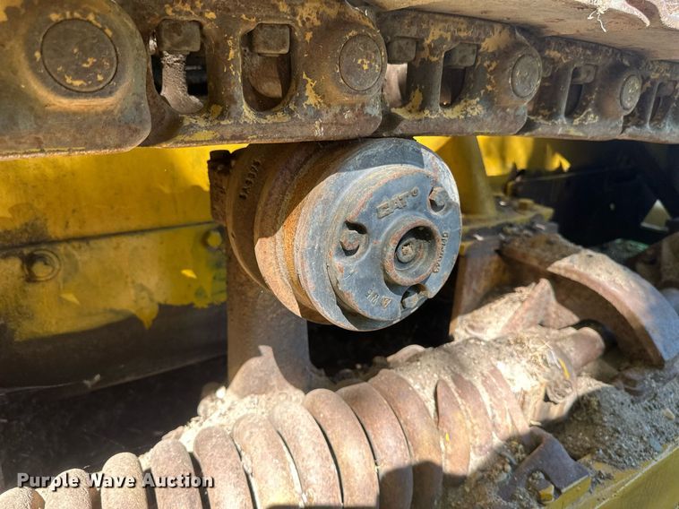 image for item EB2557 Caterpillar track loader