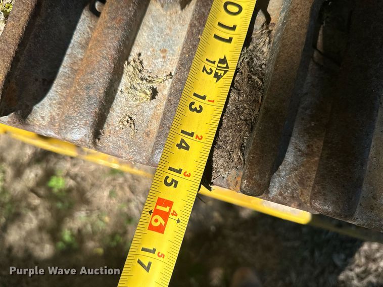 image for item EB2557 Caterpillar track loader