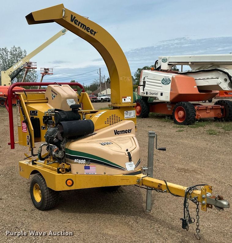 image for item EB2576 2010 Vermeer BC600XL wood chipper