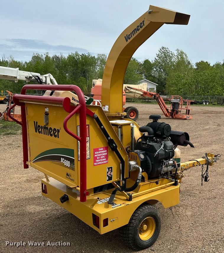 image for item EB2576 2010 Vermeer BC600XL wood chipper