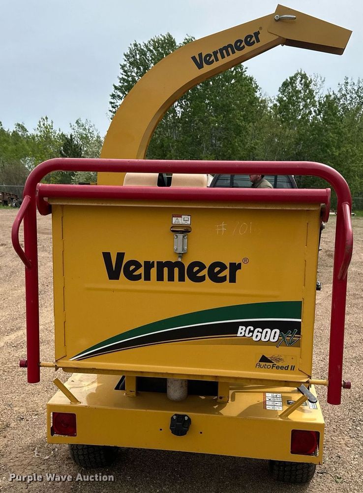 image for item EB2576 2010 Vermeer BC600XL wood chipper