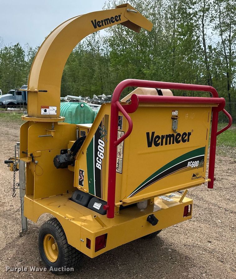 image for item EB2576 2010 Vermeer BC600XL wood chipper