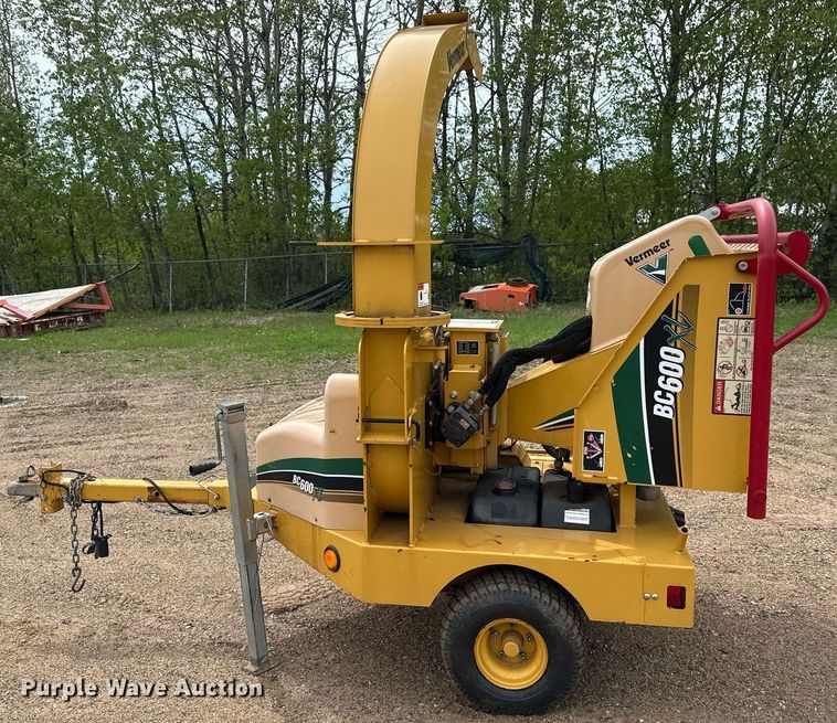 image for item EB2576 2010 Vermeer BC600XL wood chipper