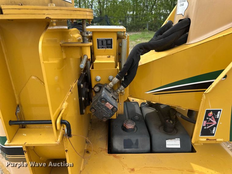 image for item EB2576 2010 Vermeer BC600XL wood chipper