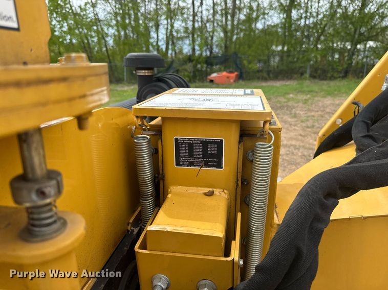 image for item EB2576 2010 Vermeer BC600XL wood chipper