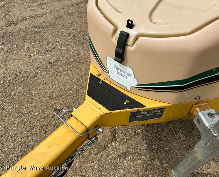 image for item EB2576 2010 Vermeer BC600XL wood chipper