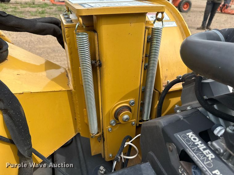 image for item EB2576 2010 Vermeer BC600XL wood chipper